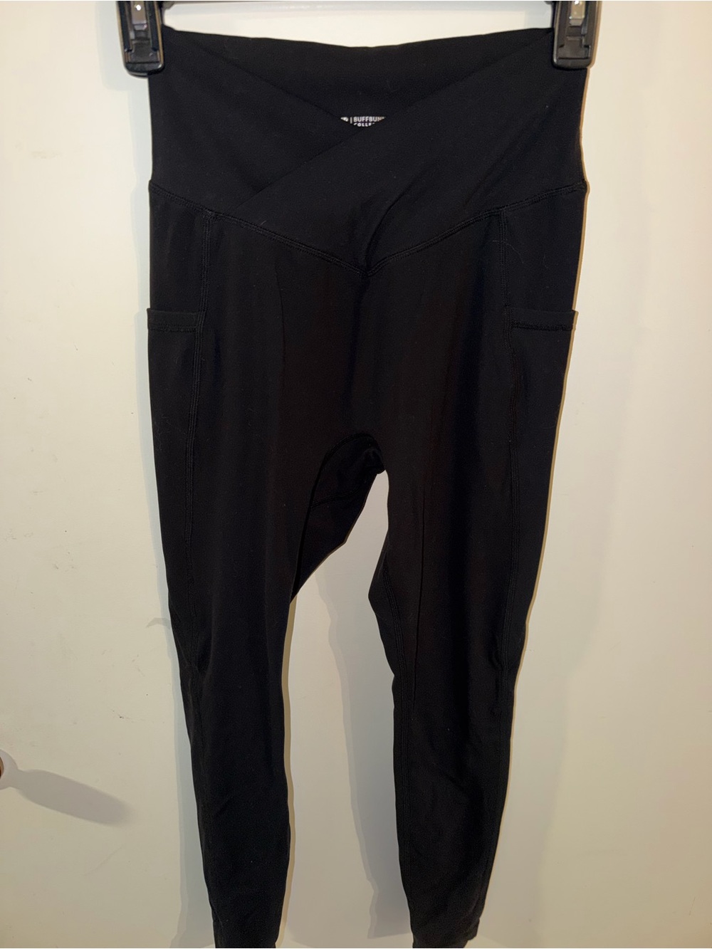 Black High-Waist Active Leggings with Side Pockets - Picture 4 of 4